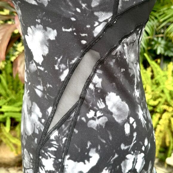 Lululemon Athletics Rise And Flow Tank - Picture 3 of 7